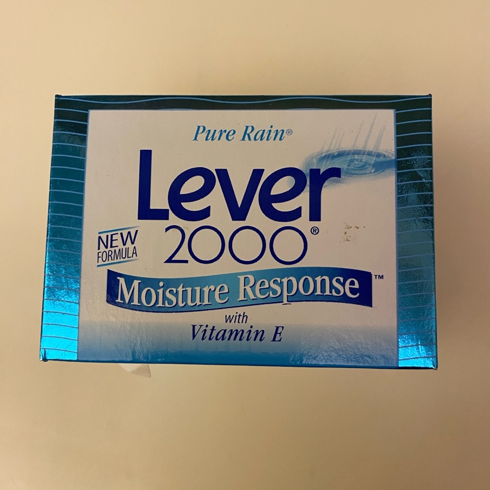 VTG LEVER 2000 Pure Rain Moisture Response Vitamin E Lot Two 4.5 oz Bars Sealed